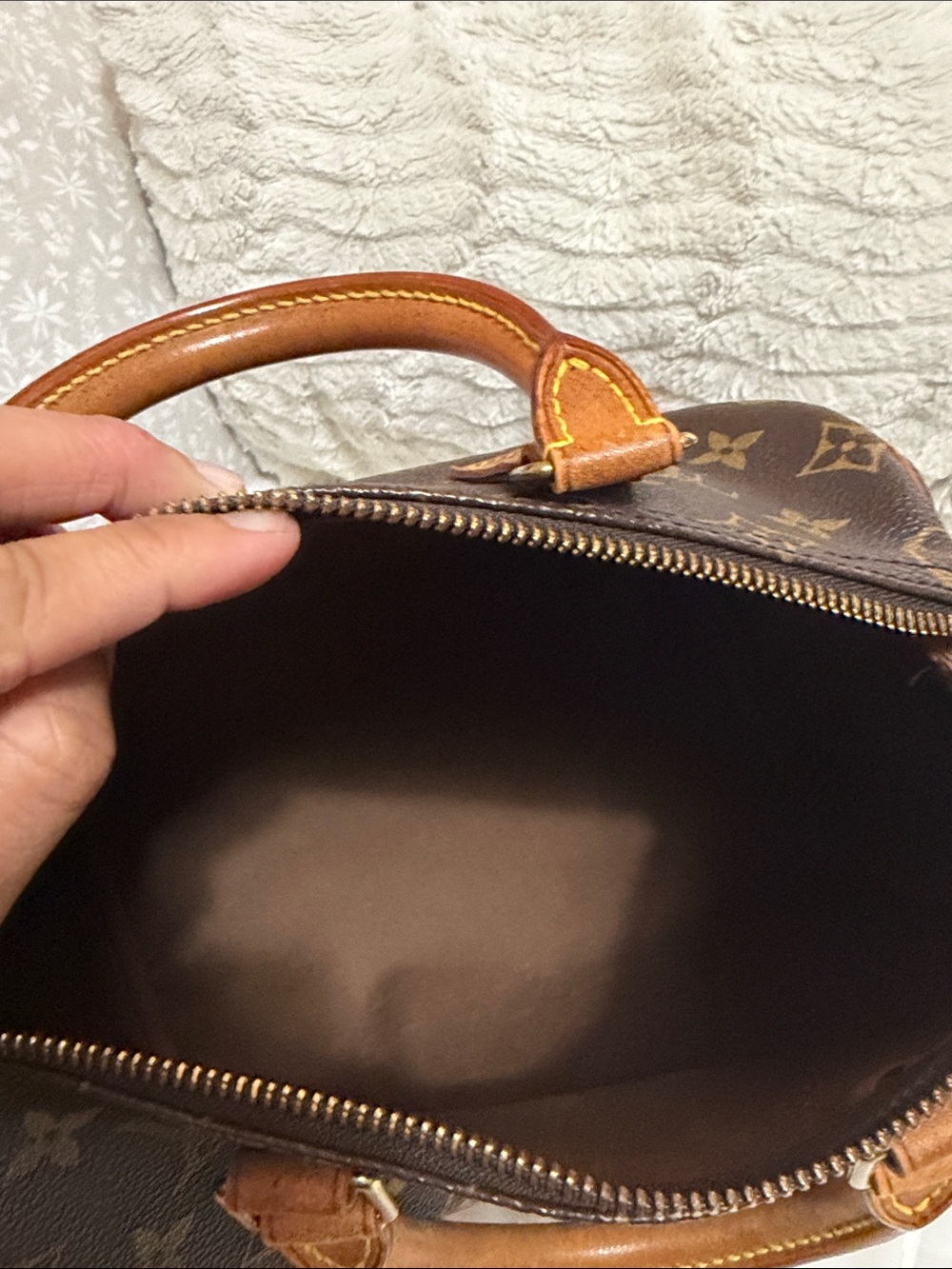 Authentic Louis Vuitton monogram speedy 25 with D rings - Picture 10 of 15